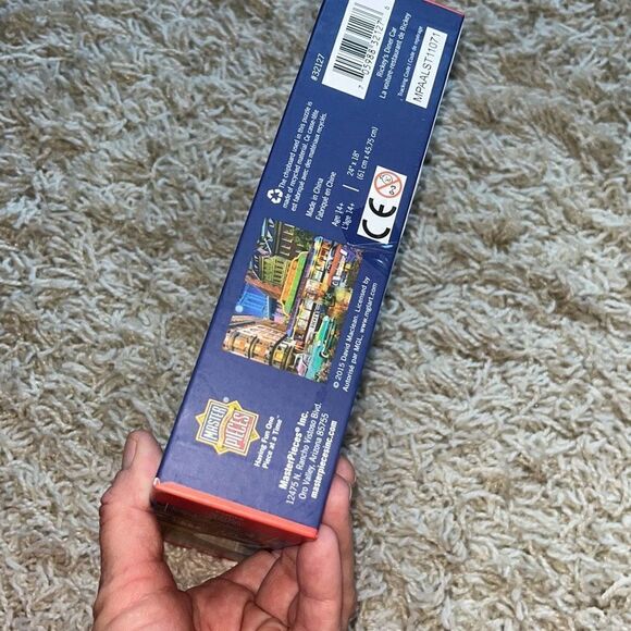 New Masterpieces Drive-Ins, Diners & Dives - Rickey's Diner Car 550 Piece Puzzle - Picture 6 of 7